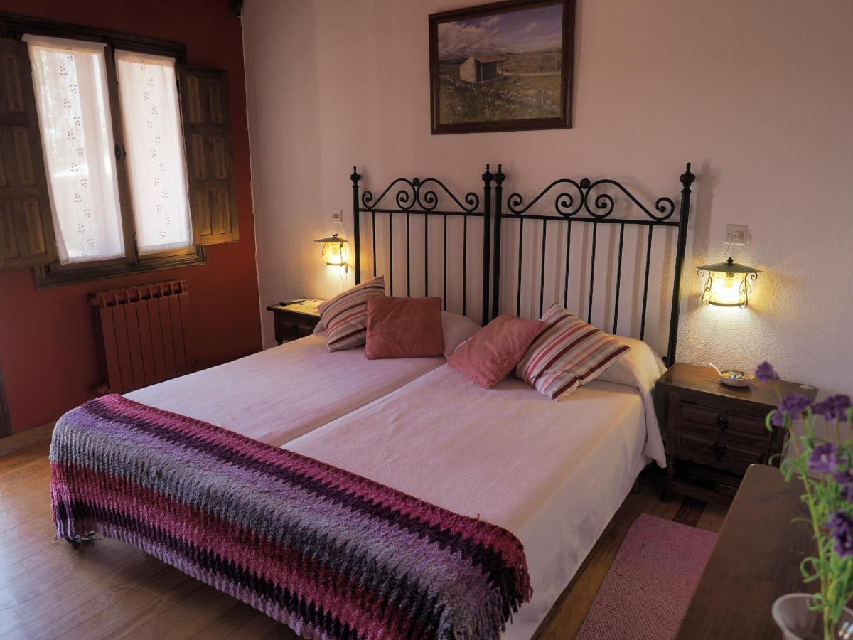 Hospedium Hostal Almanzor Наваредонда де Гредос Екстериор снимка