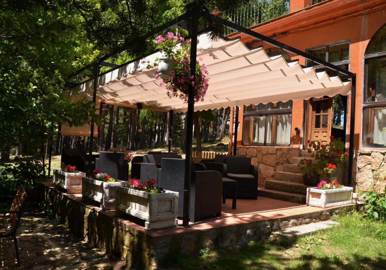 Hospedium Hostal Almanzor Наваредонда де Гредос Екстериор снимка