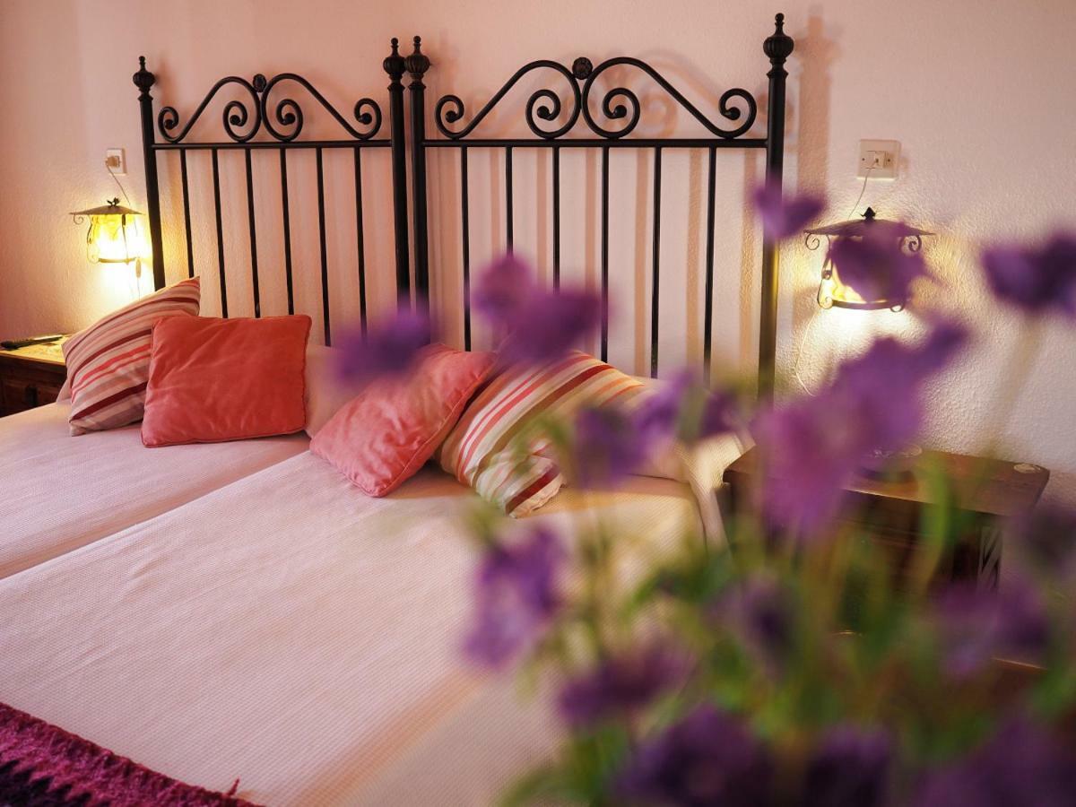 Hospedium Hostal Almanzor Наваредонда де Гредос Екстериор снимка